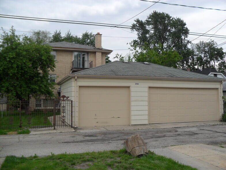 Garage Truck/Van - 2136 N 74th Ct