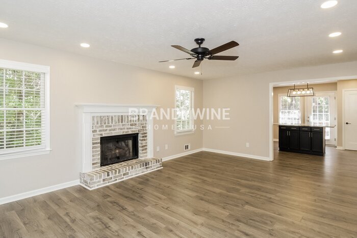 Building Photo - 12 Sherwood Forest Dr