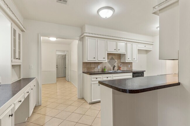 Building Photo - 6010 S 73rd East Ave