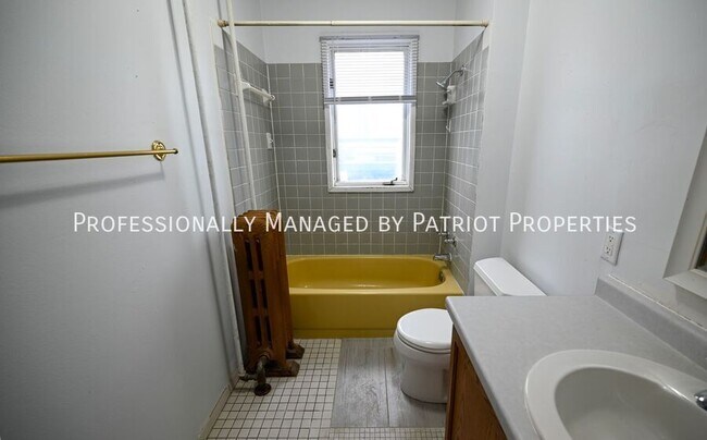 Building Photo - 407 W Main St