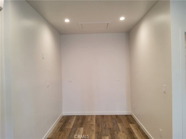 Building Photo - 10710 Helendale Ave