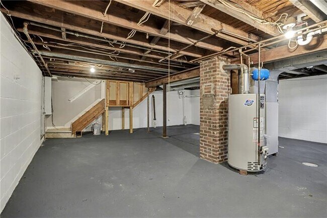 Building Photo - 841 E Lutton St