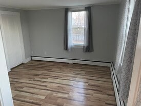 Building Photo - 17 Hanson St