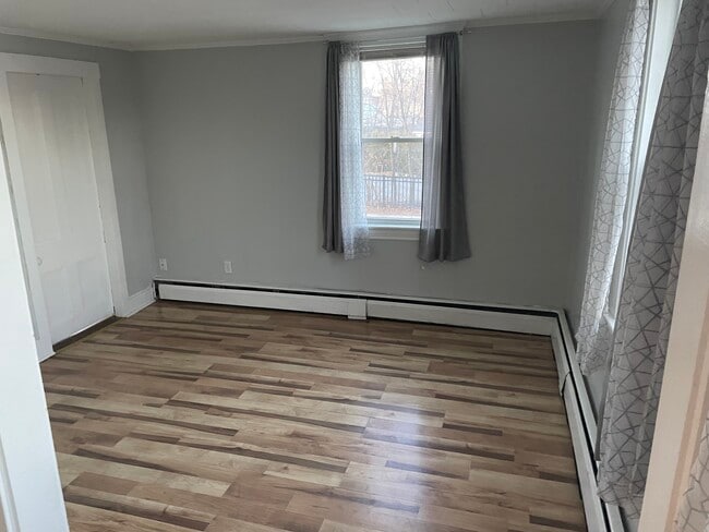 Building Photo - 17 Hanson St