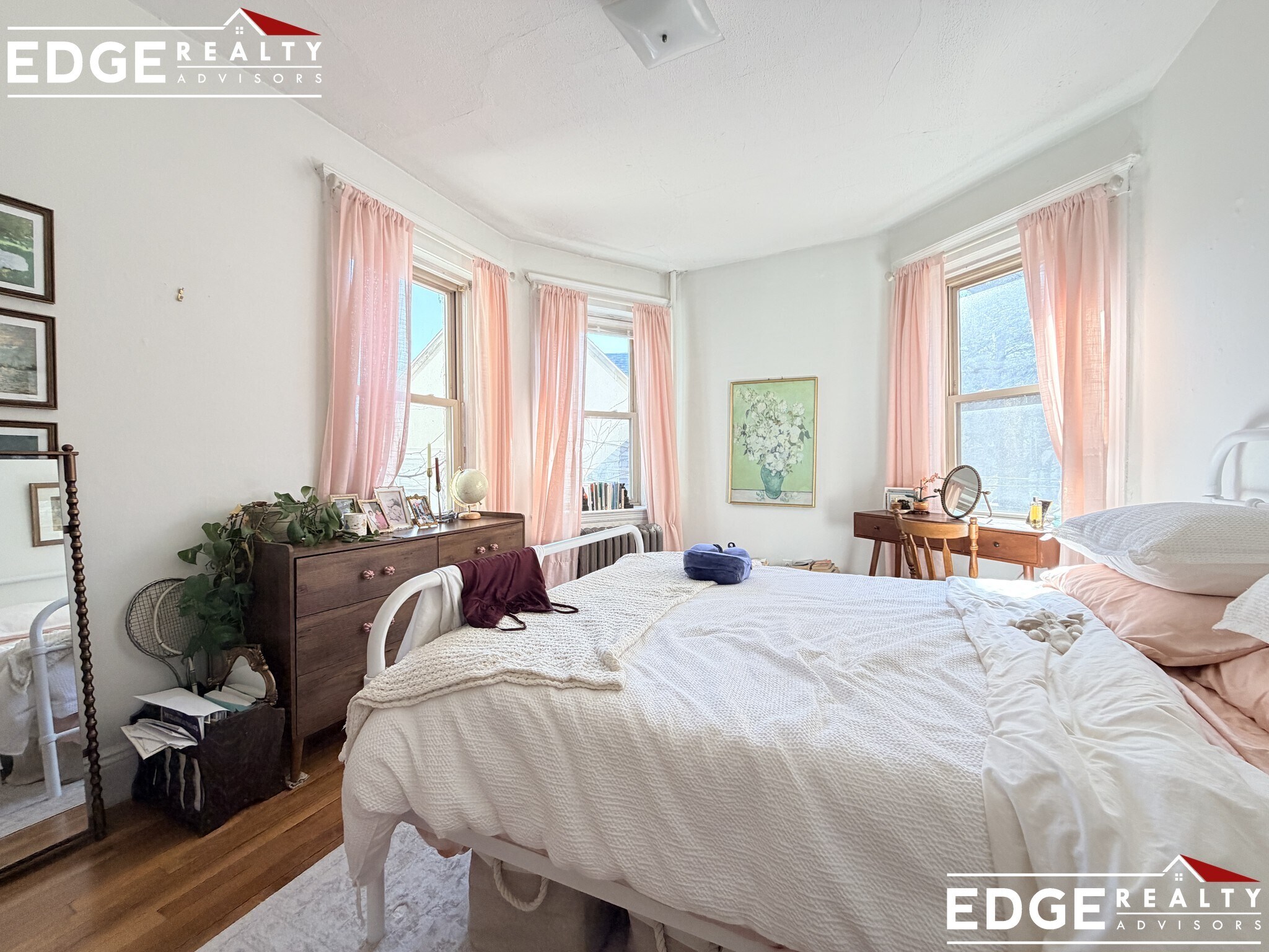 Building Photo - 239 Kelton St