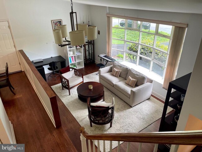 Building Photo - 9808 Forest Grove Dr