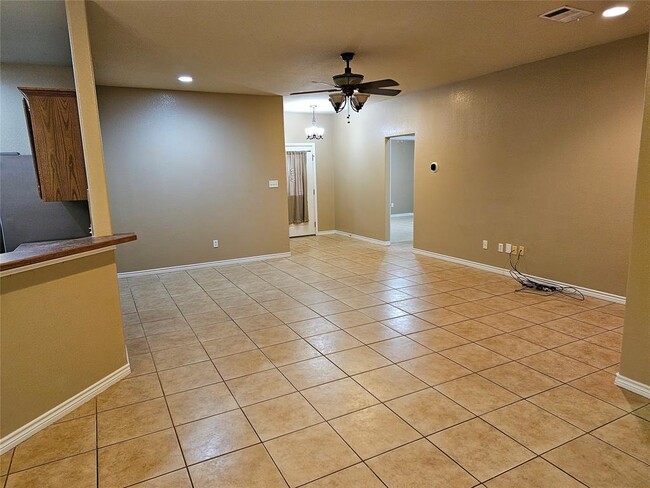 Building Photo - 2106 Red Fox Rd