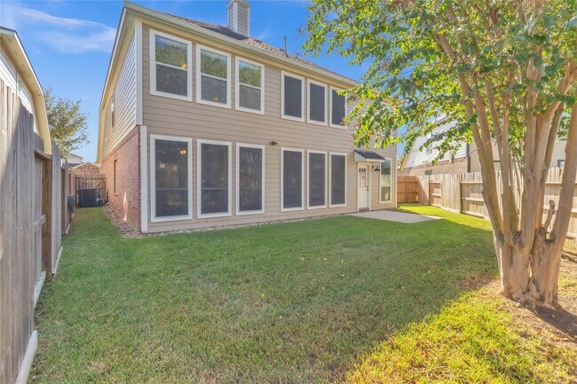 Building Photo - 2803 Lakecrest Way Dr