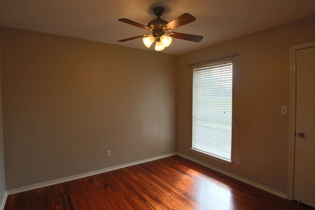 Building Photo - COMING SOON! Stunning 3 Bed 2 Bath Home in Lindale ISD!