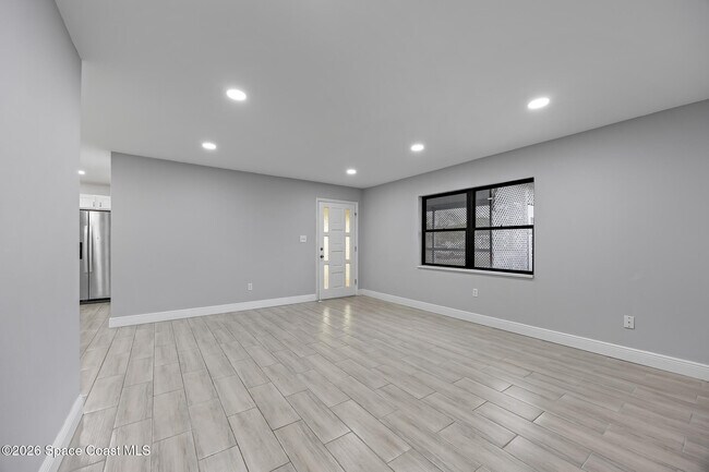 Building Photo - 419 Marquis St