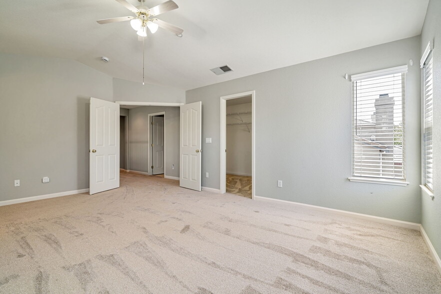 Building Photo - 2171 Beech Cmn