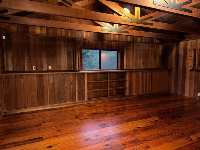 Building Photo - Custom Redwood Home near Moonstone Beach