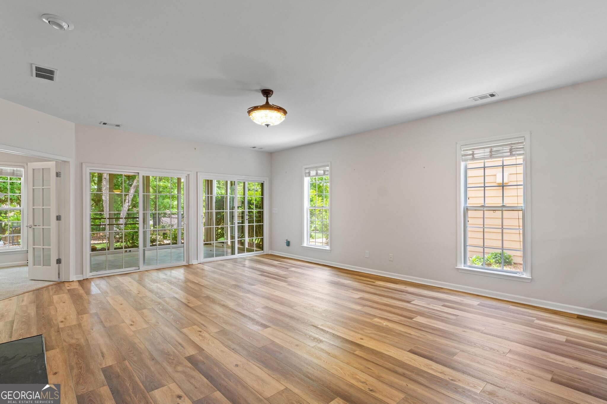Building Photo - 105 Dahlia Dr
