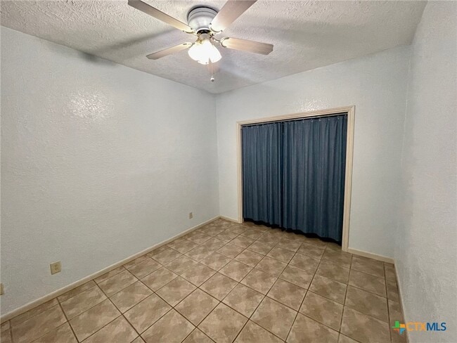 Building Photo - 421 W San Antonio St