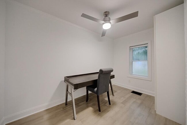 Building Photo - 593 Lynnhaven Dr SW
