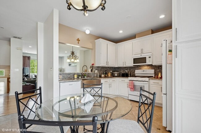 Building Photo - 983 Mayfair Ct