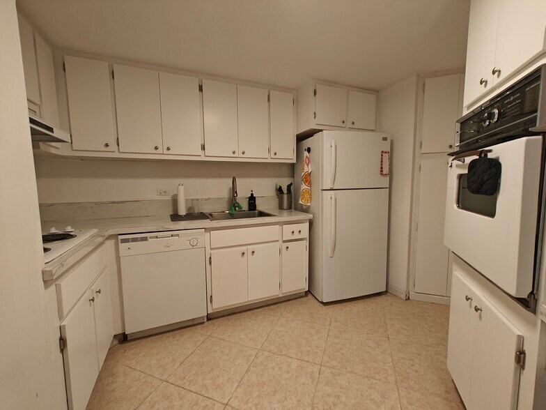 Building Photo - 825 Brickell Bay Dr