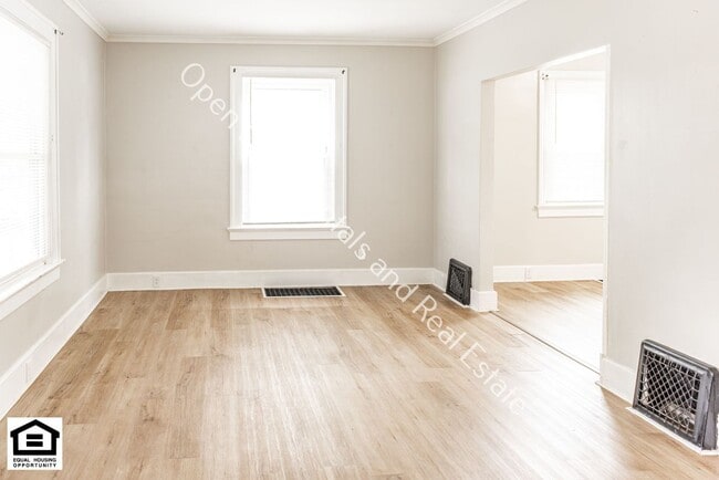 Building Photo - 1609 Tecumseh St