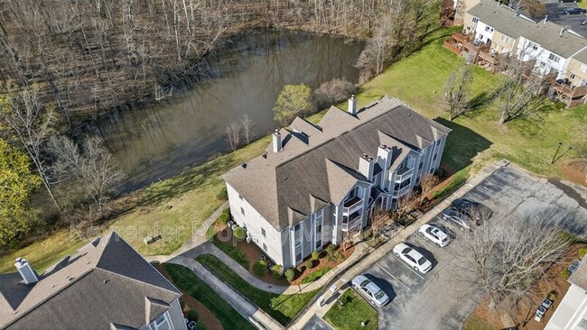 Building Photo - 3701 Cotswold Terrace