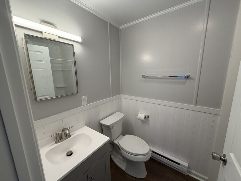 Building Photo - 223 W North St