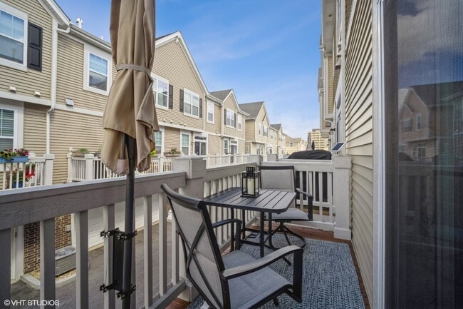 Building Photo - Lexington Circle West