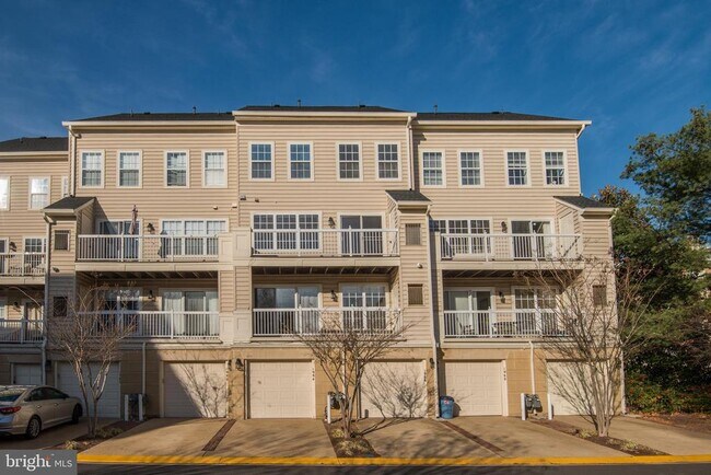 Building Photo - 1984 Crescent Park Dr