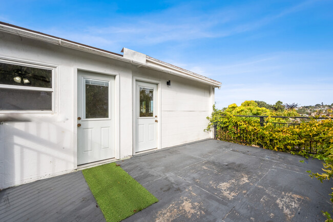 Building Photo - Charming 3-Bedroom Home with Stunning San ...