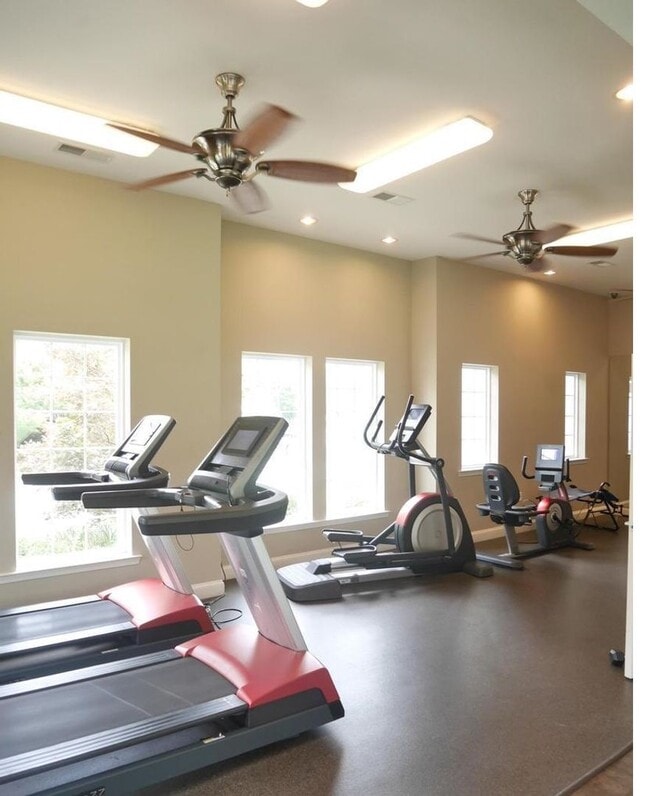Building Photo - Bright Two Bedroom Condo