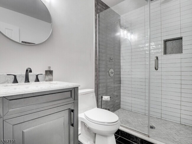 Building Photo - 65 Mews Ln
