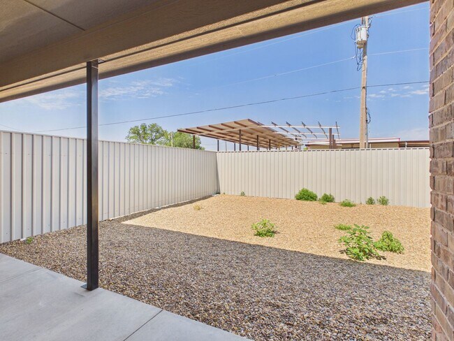 Building Photo - 1124 Caprock St