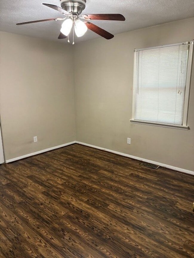 Building Photo - Rambler with Garage in Drum Point