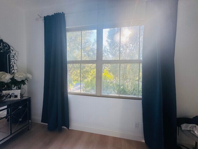 Building Photo - 113 Churchill