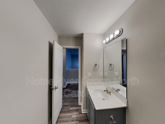 Building Photo - 3028 Desmond Woods Dr