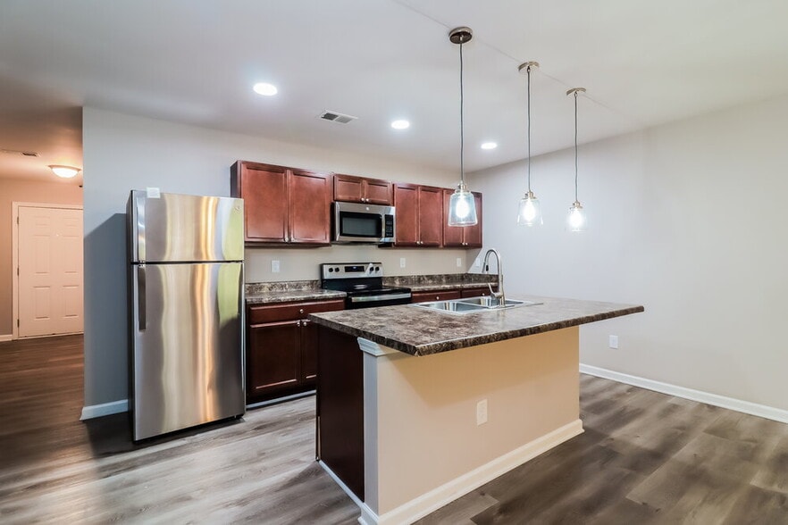 Building Photo - 170 Alton Cir