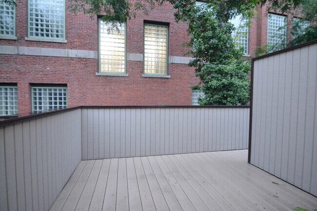 Building Photo - 67 St Germain St