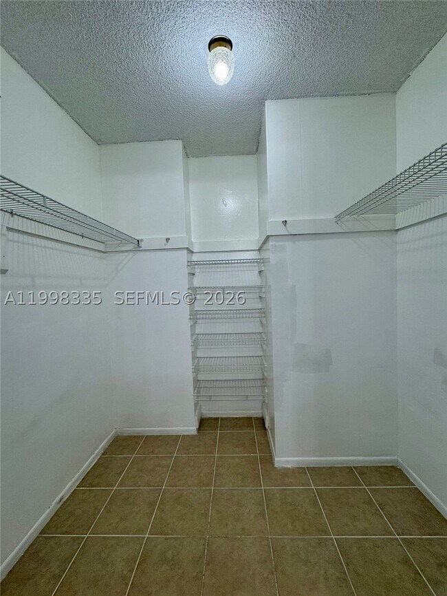 Building Photo - 18011 Biscayne Blvd