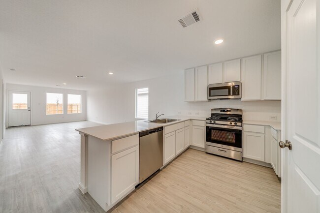 Building Photo - SPACIOUS 4-BEDROOM NEW CONSTRUCTION IN CONVERSE