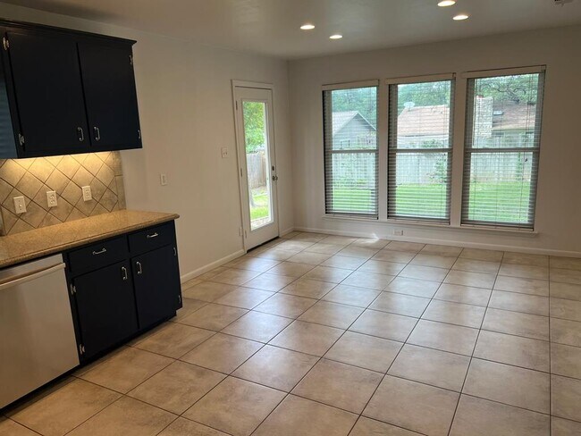 Building Photo - 2514 Redleaf Ln