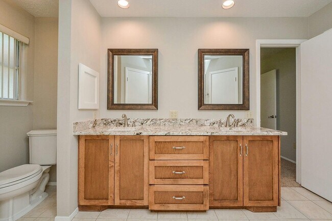 Building Photo - 2119 Landcircle Ct