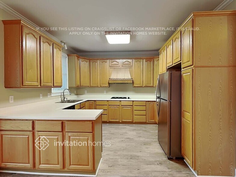 Building Photo - 1916 Bonaventure Way