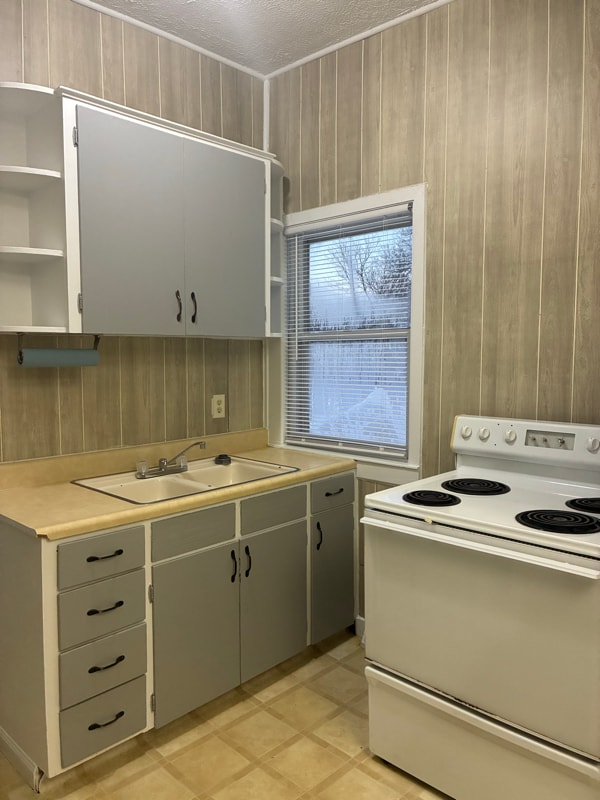 Building Photo - 305 E Meade Ct