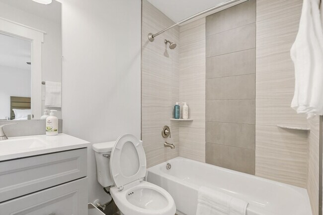 Building Photo - 7900 Heritage Dr