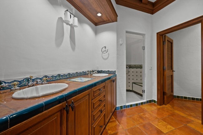 Building Photo - 240 N Ocean Blvd