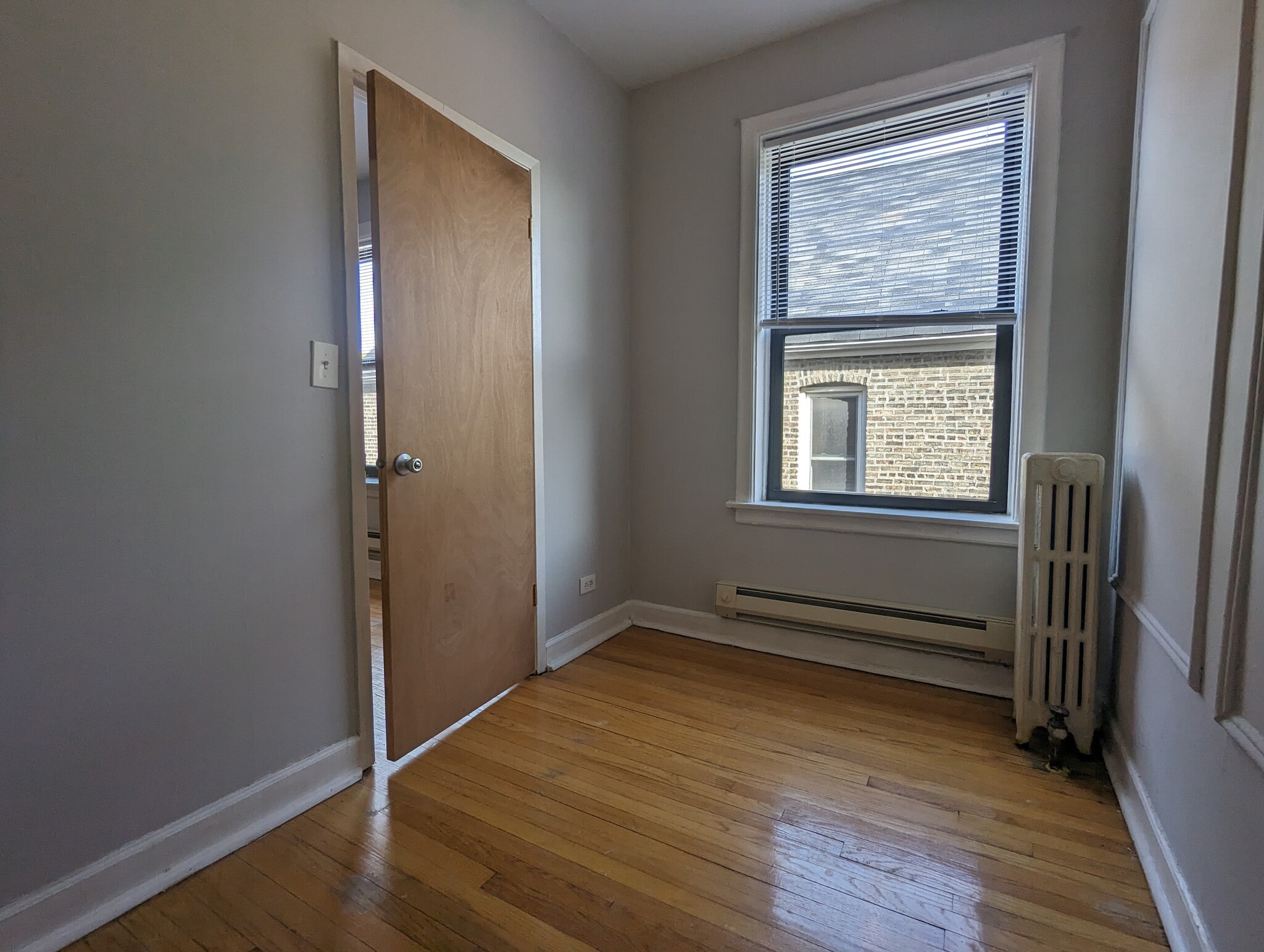 Building Photo - 1044 W George St