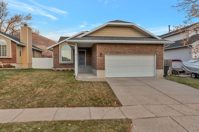 Building Photo - Beautiful Pet Friendly 4 Bed, 3 Bath Farmi...