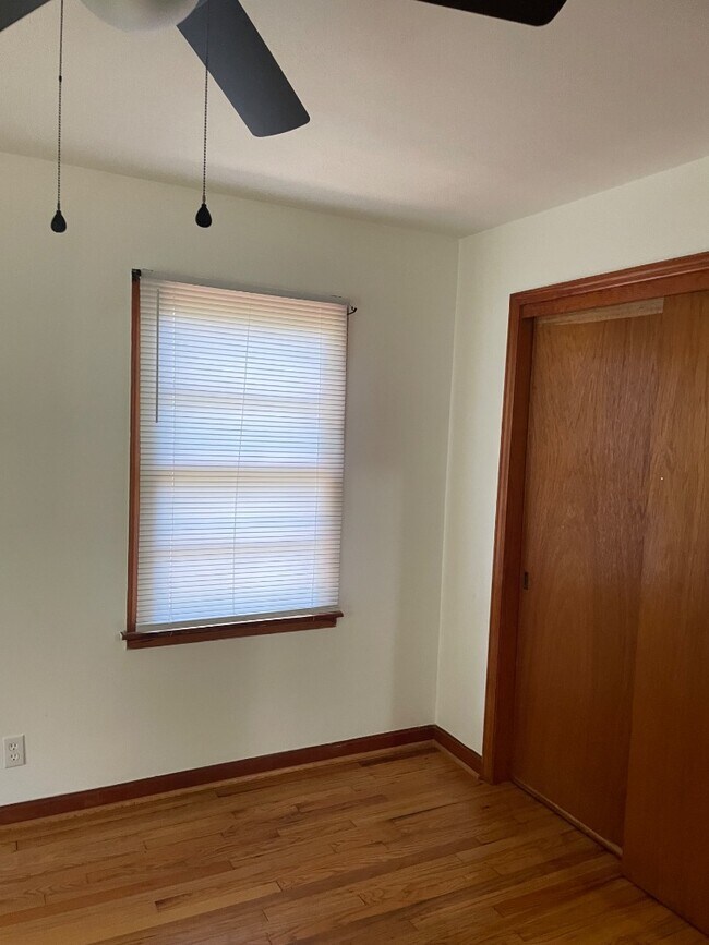 Building Photo - 1405 Woodland Dr