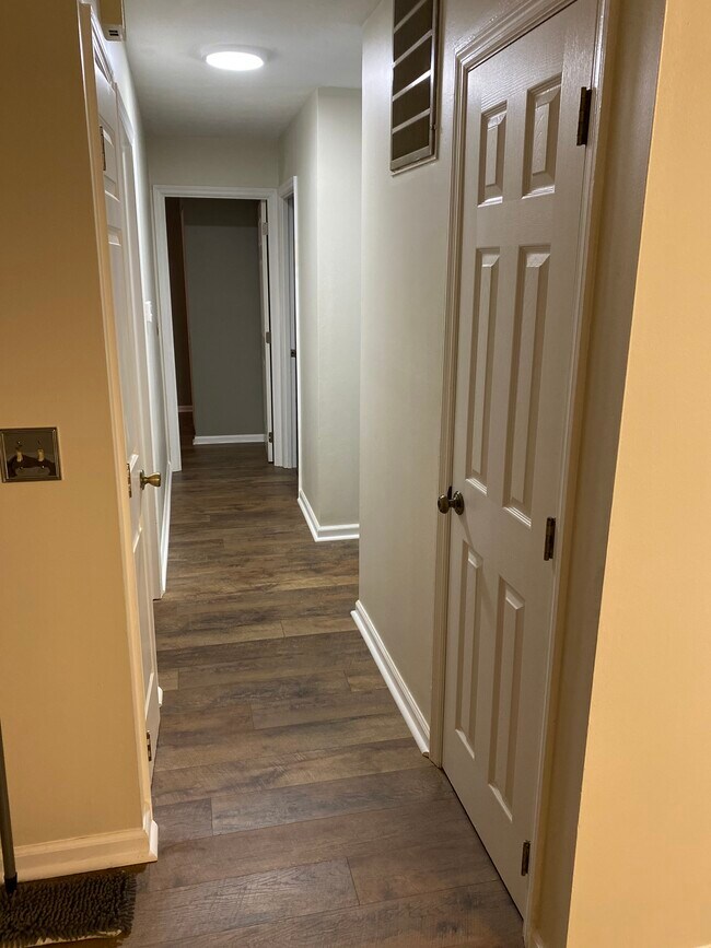 Building Photo - 5167 Goodyear Dr