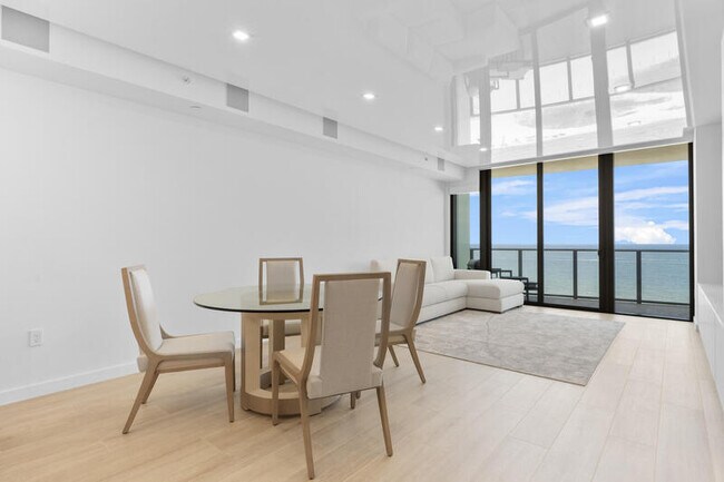 Building Photo - 1116 N Ocean Blvd