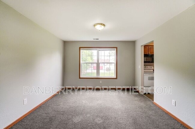 Building Photo - 1103 N Byrne Rd