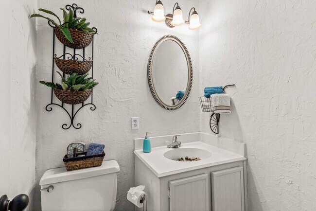 Building Photo - 6 Dogwood Dr